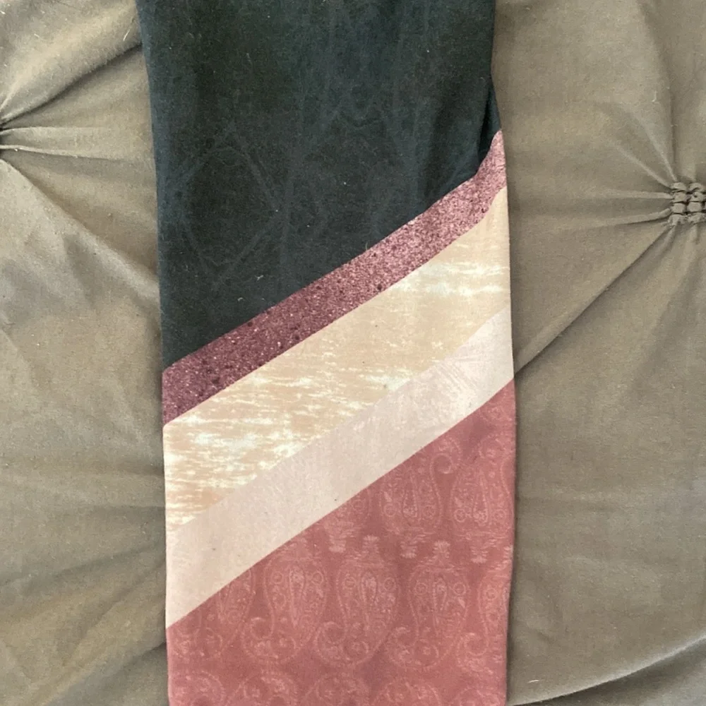 Alo leggings - discontinued pattern! - Picture 3 of 5